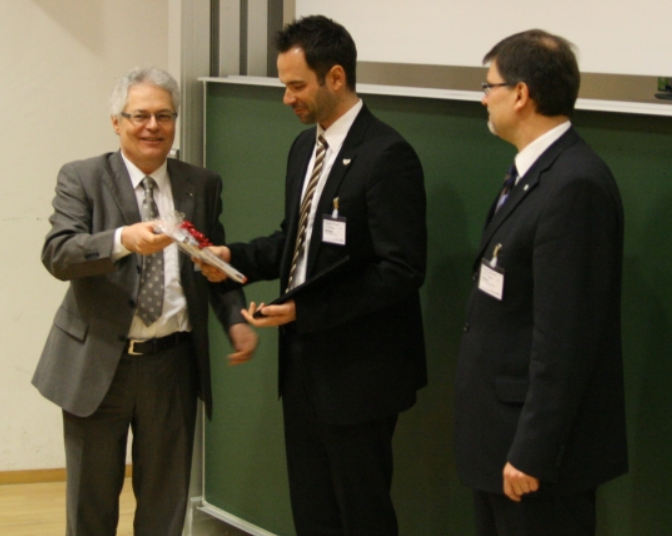Towards entry "Professor-Siegfried-Peter-Award Conferred on Andreas Bräuer"