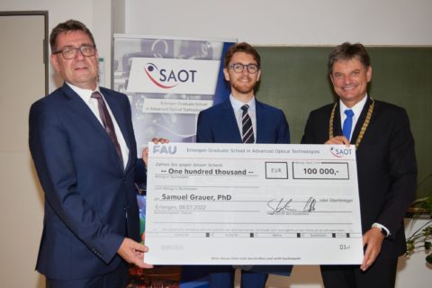 Towards entry "SAOT honors promising and innovative research on photonics"